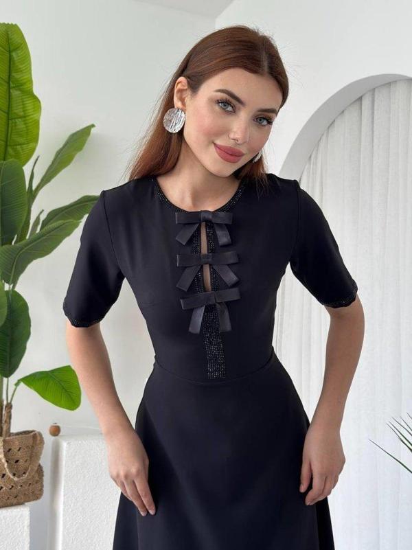 Wera Taşlı Fiyonk Detaylı Elbise - Image 1