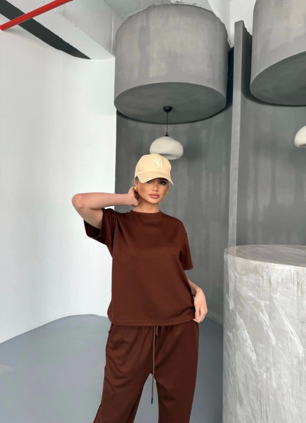 Osy Modal Yumuşak Dokulu Kumaş Kısa Kollu Bluz Rahat Pantalon Ikili Takım- Kahverengi - Image 1