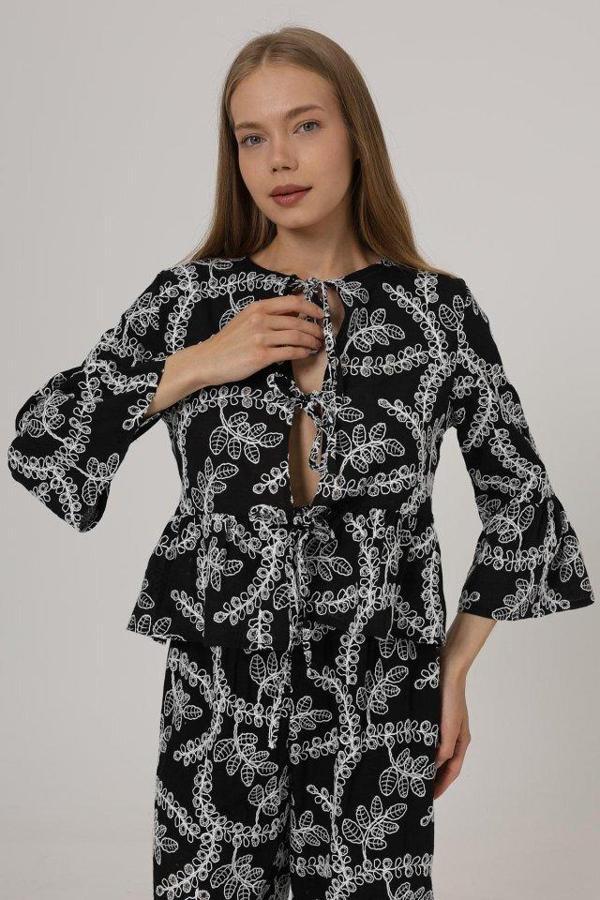 Fiyonk Bağlamalı Brode Bluz - Siyah - Image 1