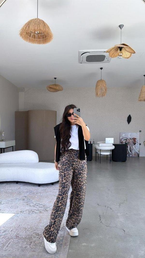 Kadın Saten Kumaş Leopar Desenli Pantolon - Image 1