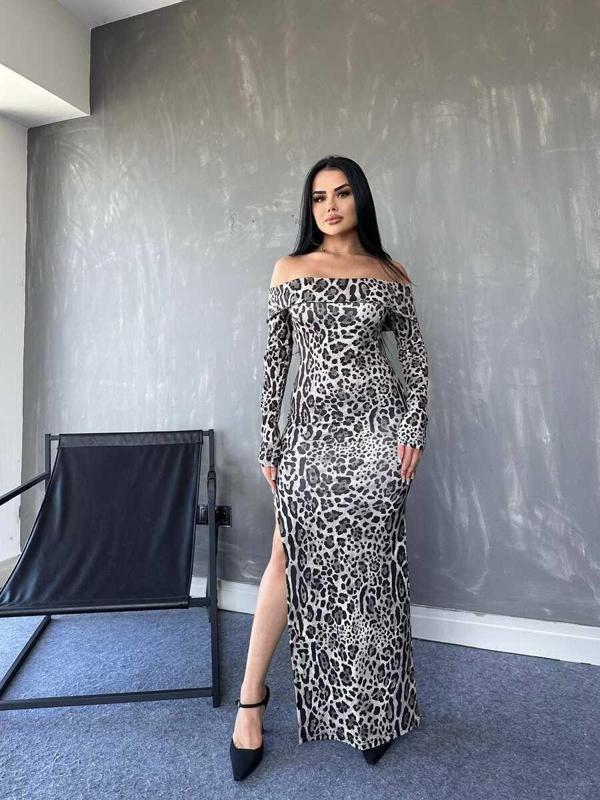 Kadın Madonna Yaka Dalgıç Kumaş Leopar Desen Maxi Boy Derin Yırtmaçlı Elbise - Image 1