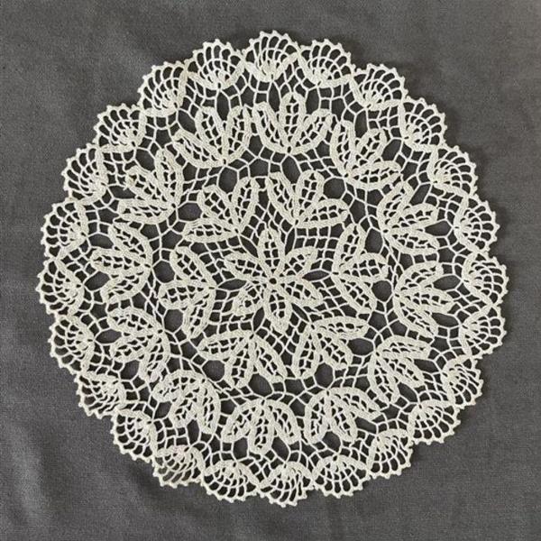 Uretti - Sariye 4648 9654 El Yapımı Tığ İşi Örgü 12'li Dantel Örtü Takımı - 24 x 24 cm - Image 1