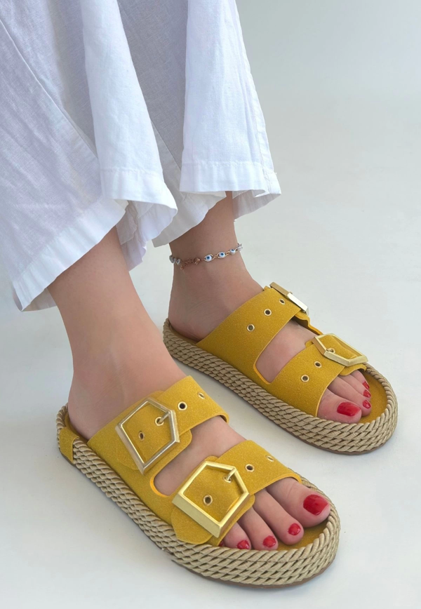 Loera Sarı Nubuk Çift Tokalı Terlik - Image 1