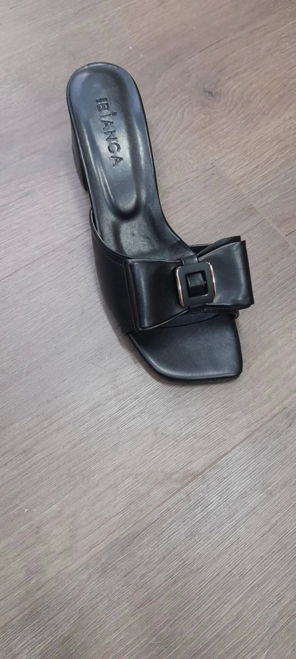 Veor Siyah Cilt Topuklu Terlik - Image 1