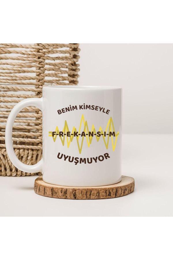 Kubdekor Benim Kimseyle Frekansım Uyuşmuyor Baskılı Kupa Bardak - Image 1