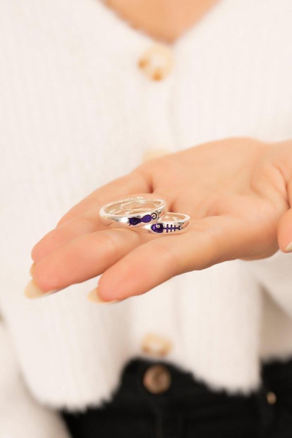 Eva Jewelry Lacivert Kedi ve Balık Figürlü Gümüş Kaplama Ayarlanabilir Çift Alyans Yüzük - Image 1