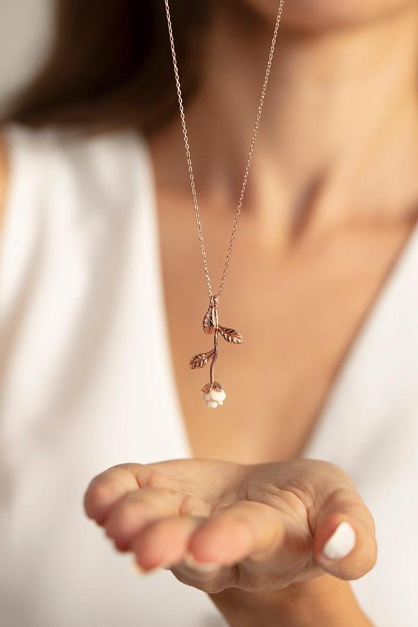 Eva Jewelry Gül Motifli Beyaz Taşlı 14 K Rose Gold Kaplama Kadın Kolye - Image 1