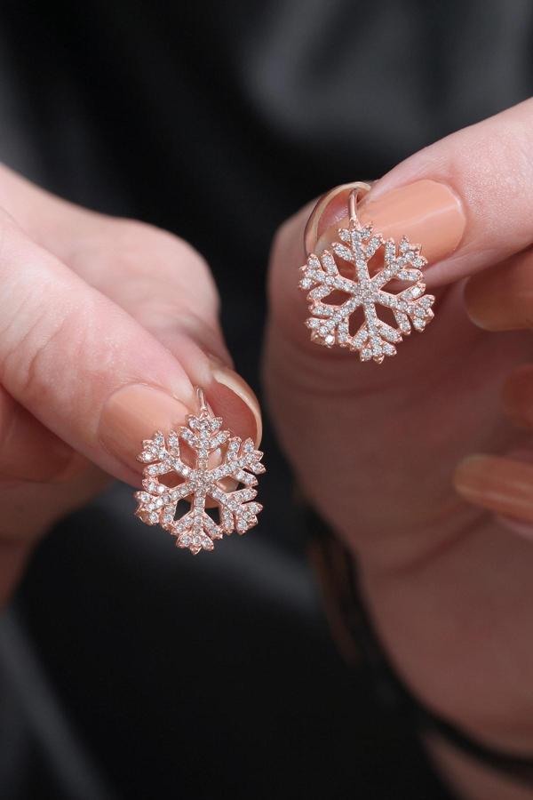 Sahira Jewelry Kar Tanesi Beyaz Taşlı 14 K Rose Altın Kaplama Kadın Küpe - Image 1