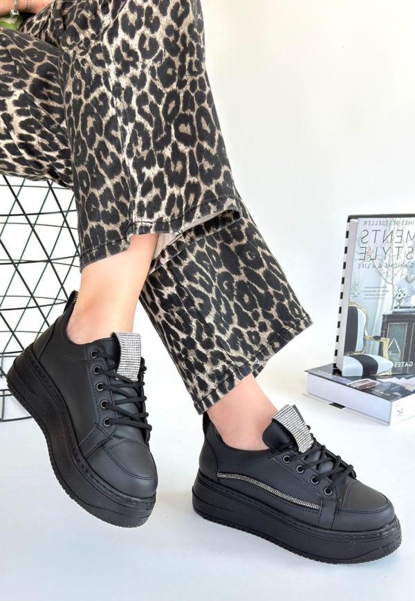 Leope Siyah Cilt Bağcıklı Spor Ayakkabı - Image 1