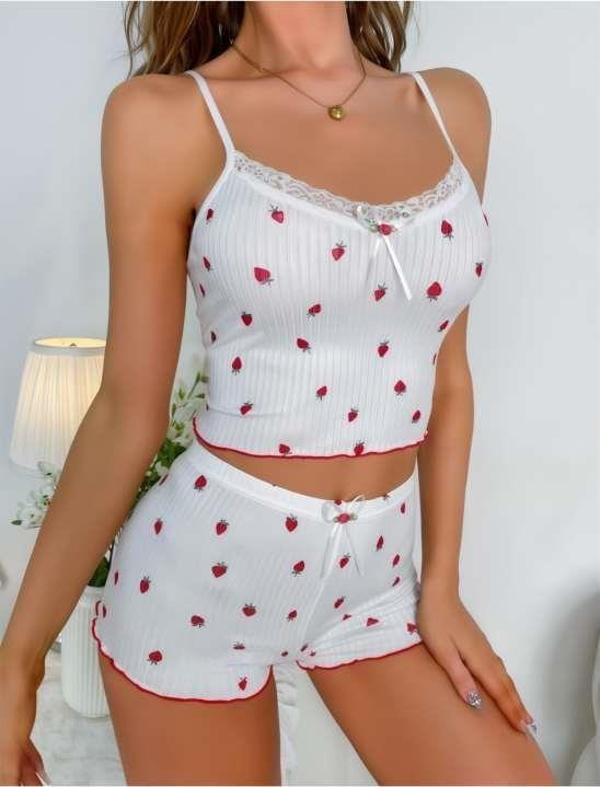 Aria's Closet Beyaz Çilek Desenli Askılı Şortlu Pijama Takımı - Image 1
