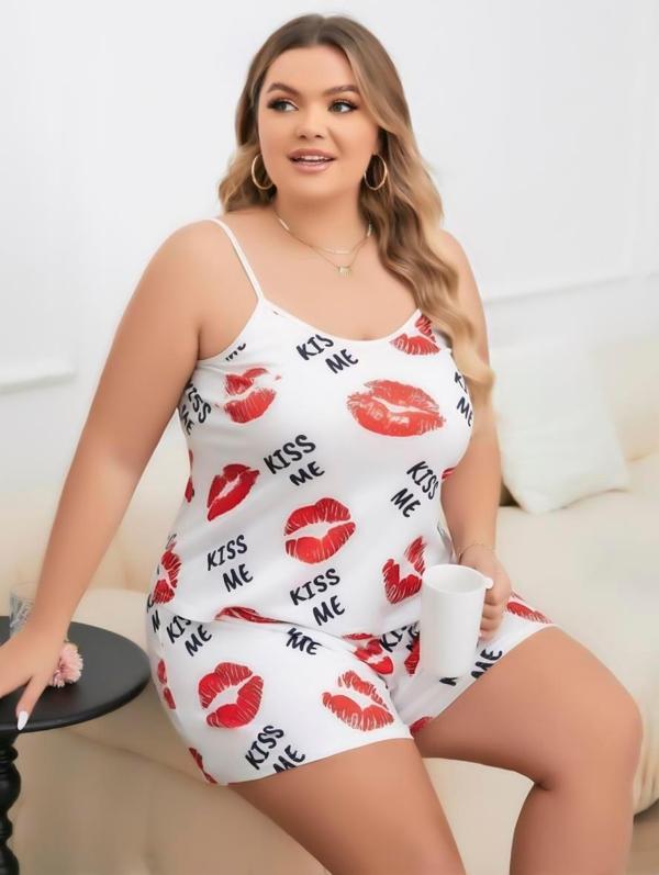 Aria's Closet Büyük Beden Kiss Me Öpücük Desen Pamuklu Şortlu Pijama Takımı - Image 1