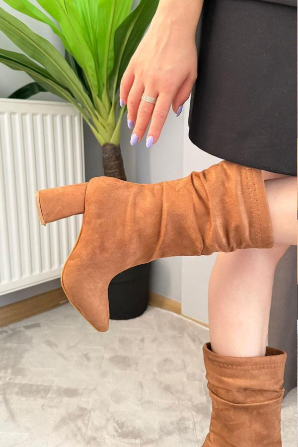 Kadın Nomire Taba Süet Büzgülü Sivri Burun Kalın Topuklu Bot - Image 1