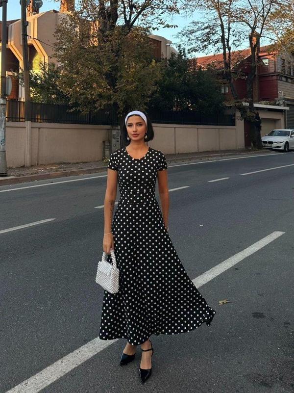 Kadın Kısa Kollu Bisiklet Yaka Puantiyeli Maksi örme Krep Elbise - Image 1