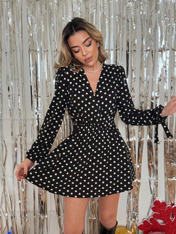 Kadın Yılbaşı özel Uzun Kollu Kruvaze Yaka Puantiyeli Desen Krep Mini Boy Elbise - Image 1