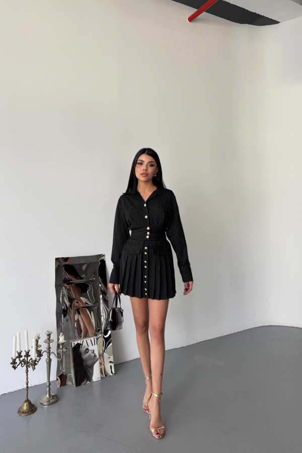 ÖNDEN GOLD DÜĞMELİ PİLELİ KISA ELBİSE - Siyah - Image 1