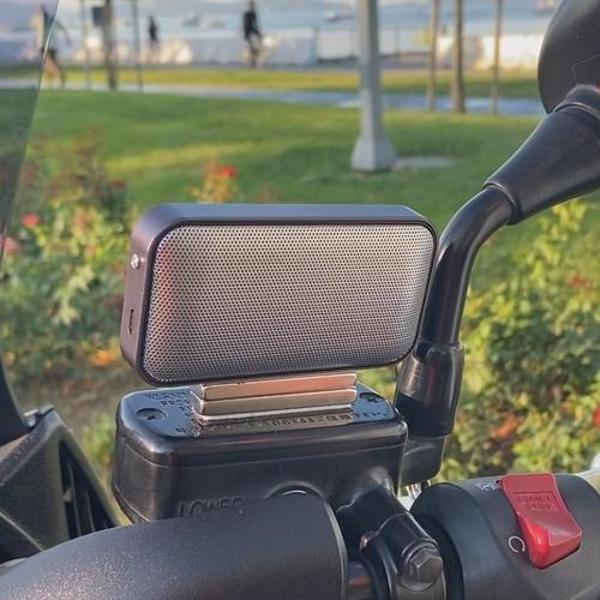 Nano-Moto Motosikletler için Sök-Tak Pratik Bluetooth Müzik Sistemi - Image 1
