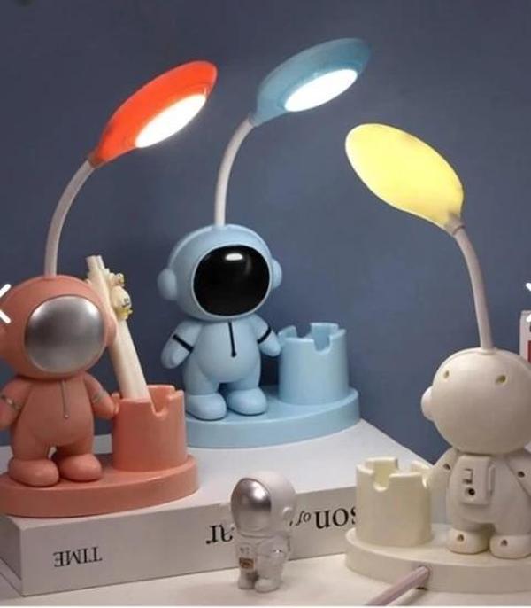 LED Astronot Masa Lambası Ve Kalemlik - Image 1