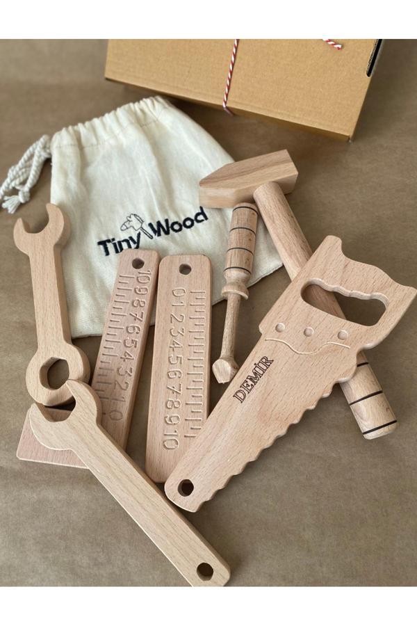Tiny Wood İsme Özel Ahşap Oyuncak Tamir Seti – Doğal Masif Ahşap Montessori Oyuncak - Image 1