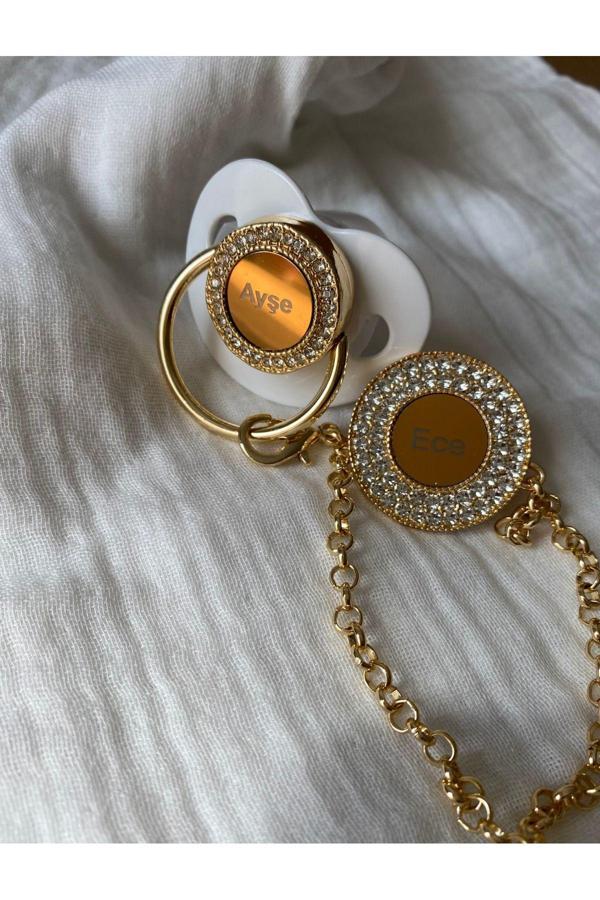 Tiny Wood Altın Kaplama İsimli Zirkon Taşlı Silikon Emzik Seti (0-6 Ay) – Damaklı & Kişiye Özel Krem Beyaz - Image 1