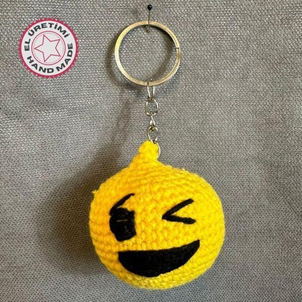 Uretti - Tuğba 9352 3517 El Yapımı Örgü Göz Kırpan Emoji Model Anahtarlık - Image 1