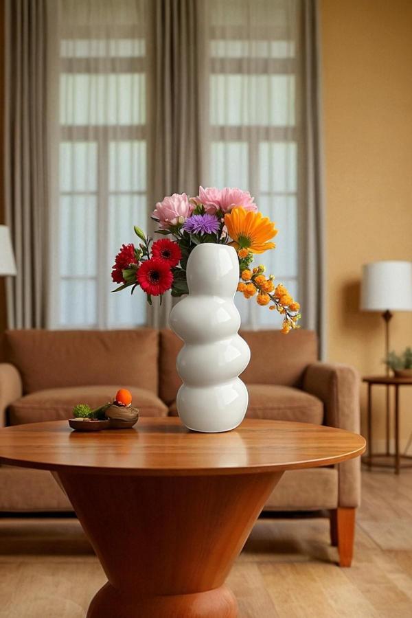 TESORİ TESSİLLİ Dekoratif Modern Beyaz Seramik Dalga Formlu Vazo Şık Tasarım Masa Üstü İçin 17x8 cm - Image 1