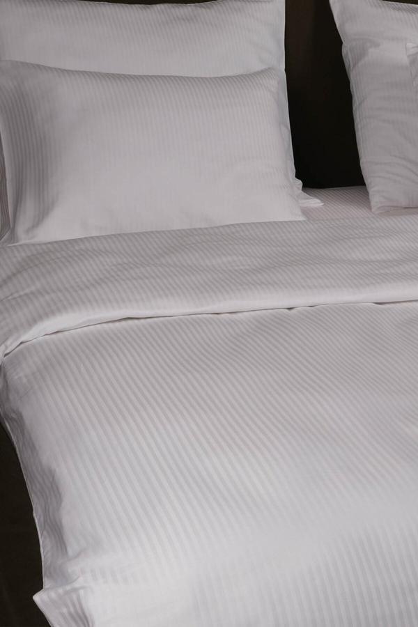 Lawon Atina Serisi Çift Kişilik Pamuk Saten Otel  Nevresimi- Yorgan Kılıfı 200*220Cm - Image 1