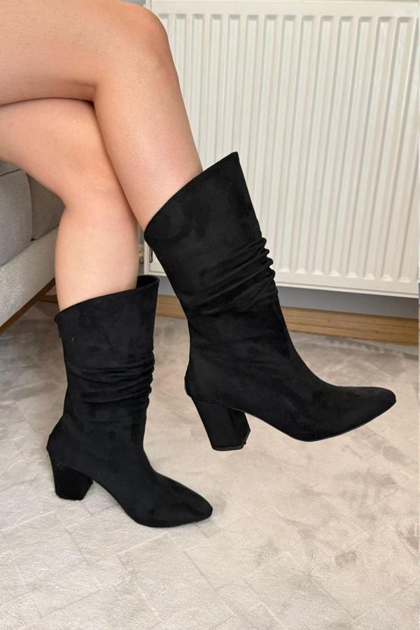 Kadın Saşa Siyah Süet Körüklü Arkadan Fermuarl Kalın Topuklu Sivri Burun Orta Boy Çizme - Image 1