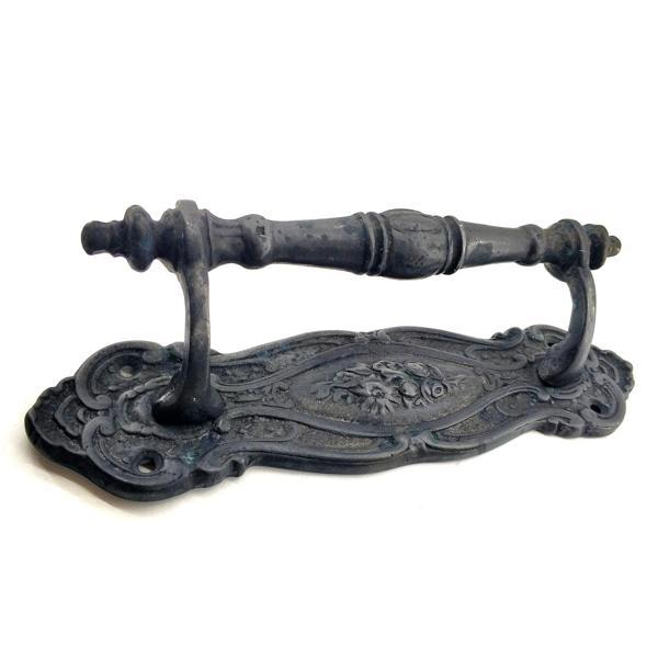 Antika Tarz Dekoratif Pirinç Çiçekli Yan Çekme Kapı Kolu - 240x62 Mm, Oksit - Image 1