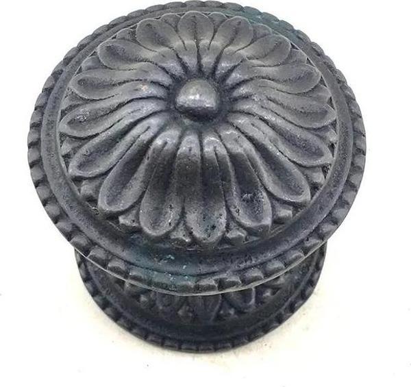 Antika Tarz Dekoratif Pirinç Papatya Kapı Babası - 73mm, Oksit - Image 1