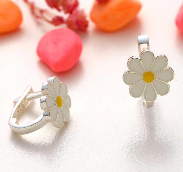 Supertrend Gümüş Papatya Çocuk Küpesi - Image 1