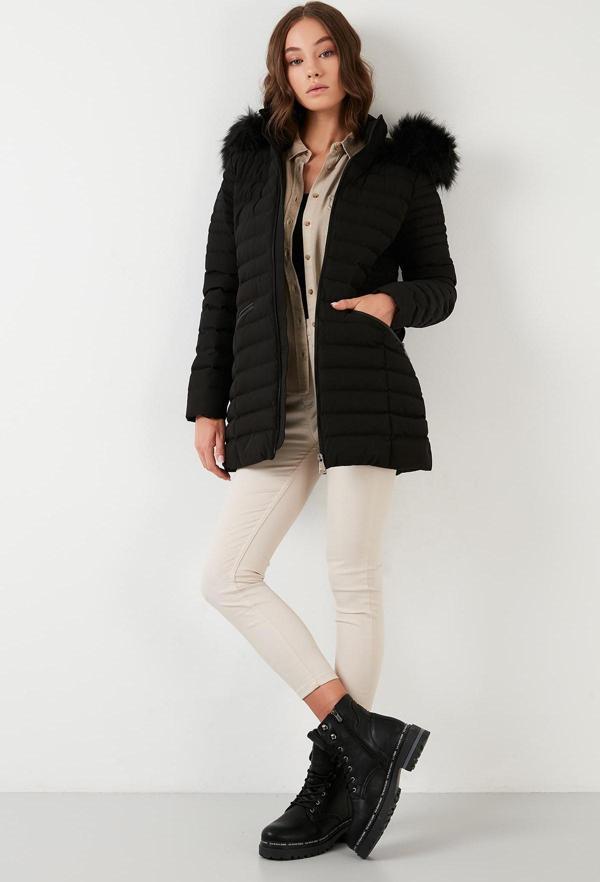 Lela Yakası Suni Kürklü Çıkarılabilir Kapüşonlu Şişme Bayan Kaban 497KYLIE21 SİYAH - Image 1