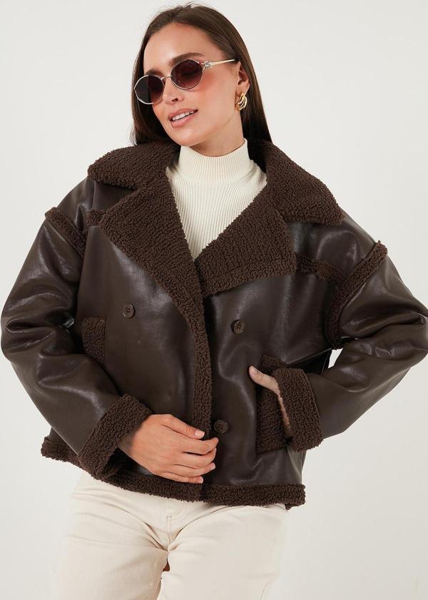 Lela Oversize Kruvaze Yaka Peluş Detaylı Suni Deri Biker Ceket Bayan Mont 6810247 KAHVE - Image 1