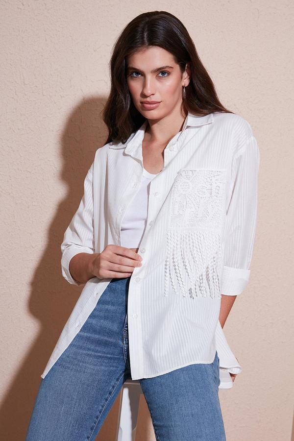 Lela Regular Fit Güpürlü Cep Detaylı Uzun Kollu Bayan Gömlek 6773215 BEYAZ - Image 1
