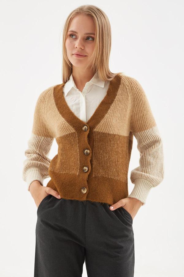 Fashion Friends Regular Fit V Yaka Düğmeli Bayan Hırka 24K0187K1 CAMEL - Image 1