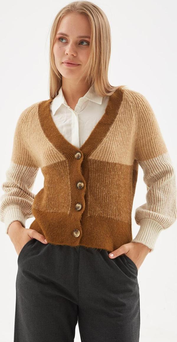 Fashion Friends Regular Fit V Yaka Düğmeli Bayan Hırka 24K0187K1 CAMEL - Image 1