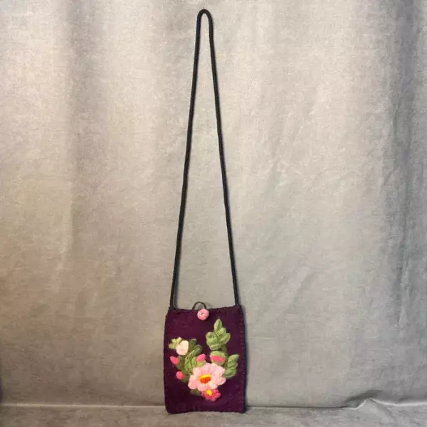 Uretti - Tülin 3528 El Yapımı Pembe Çiçek Nakış İşlemeli Keçe Çapraz Çanta - Mor - Image 1