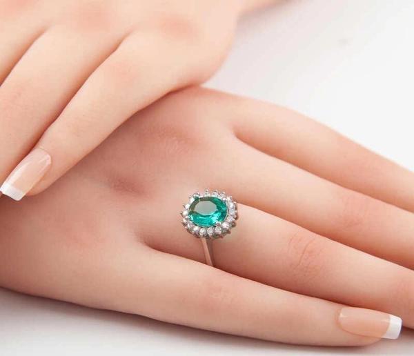 Supertrend Gümüş Koyu Yeşil Taşlı Oval Kadın Yüzük - Image 1