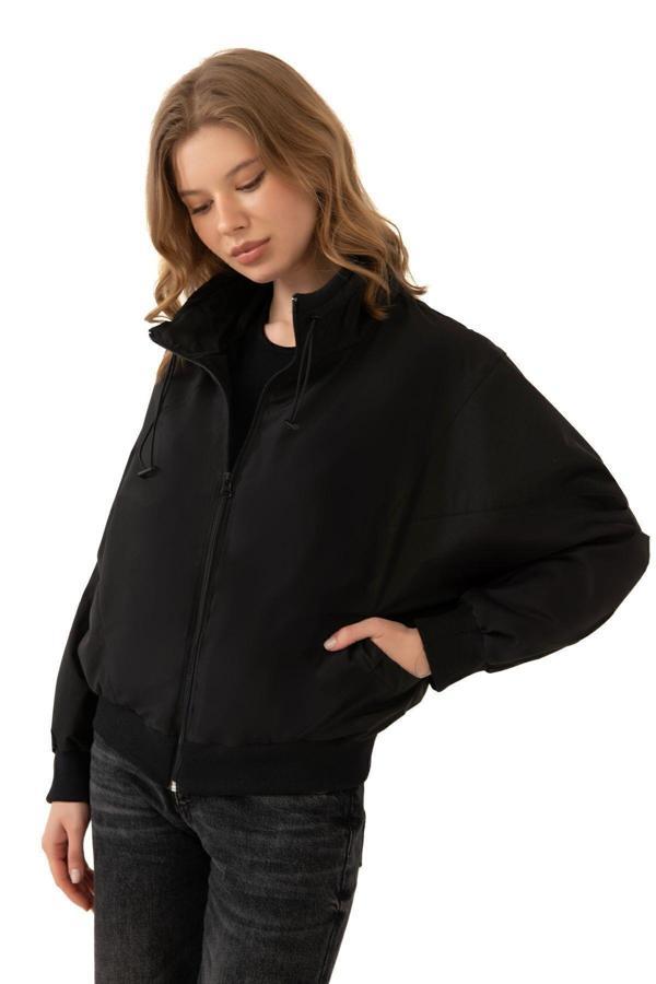 Spor Kadın Dik Yaka Su ve Rüzgar Geçirmez Oversize Crop Mevsimlik Yağmurluk Rüzgarlık - Image 1