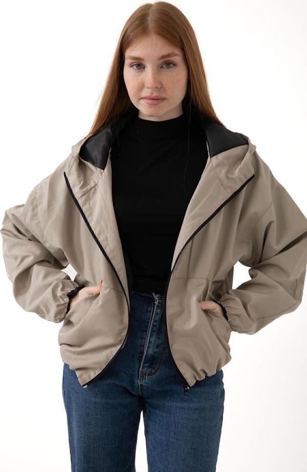Spor Kadın Kapüşonlu Su ve Rüzgar Geçirmez Cepli İçi Astarlı Oversize Mevsimlik Yağmurluk - Image 1
