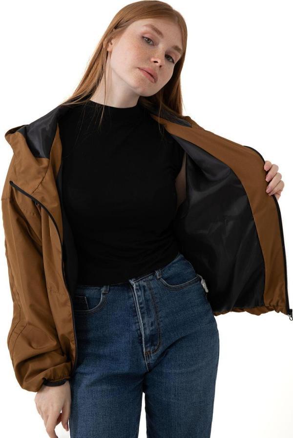 Spor Kadın Kapüşonlu Su ve Rüzgar Geçirmez Cepli İçi Astarlı Oversize Mevsimlik Yağmurluk - Image 1