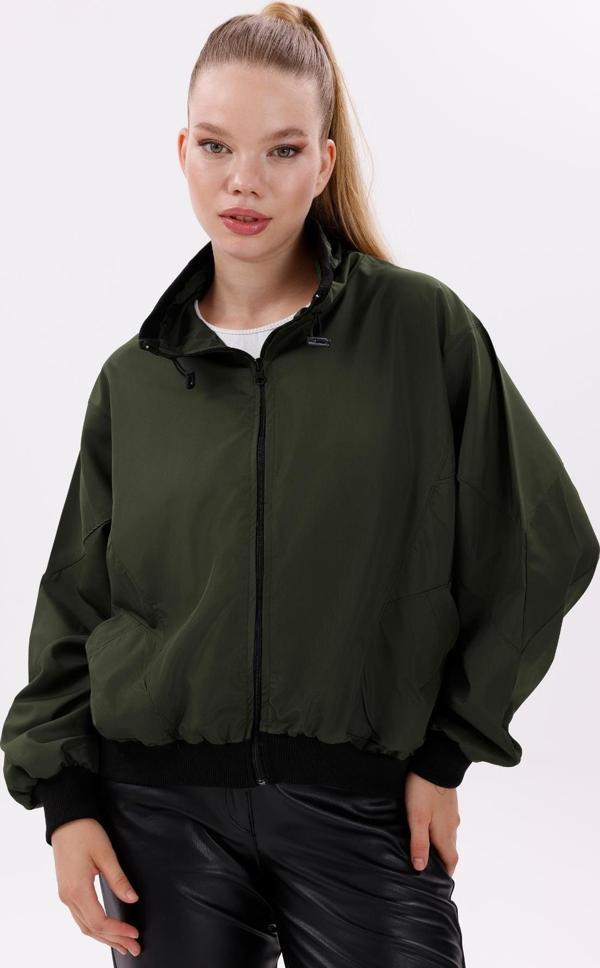 Kadın Dik Yaka Su ve Rüzgar Geçirmez Oversize Crop Mevsimlik Yağmurluk Rüzgarlık - Image 1