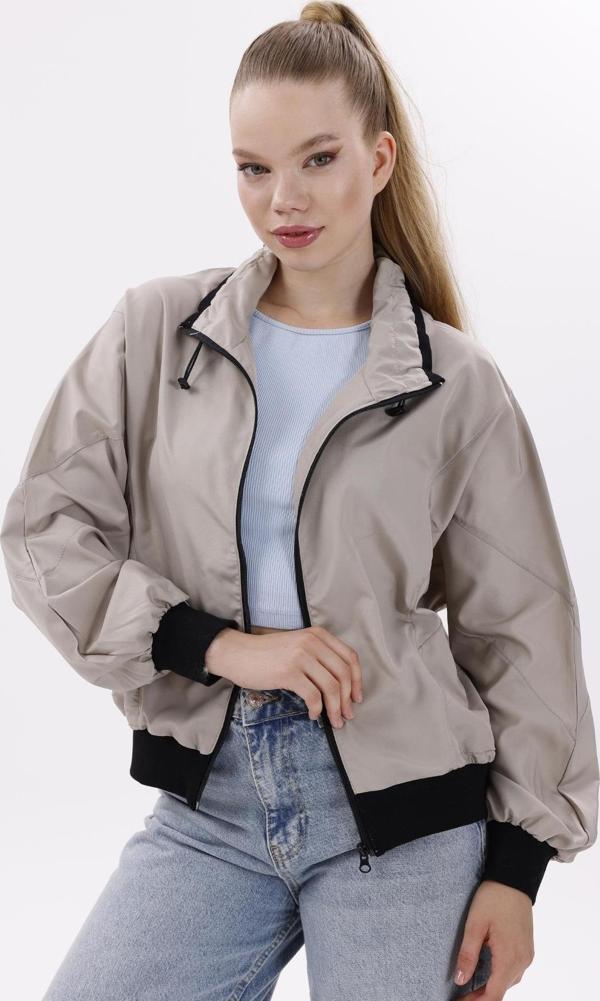 Kadın Dik Yaka Su ve Rüzgar Geçirmez Oversize Crop Mevsimlik Yağmurluk Rüzgarlık - Image 1