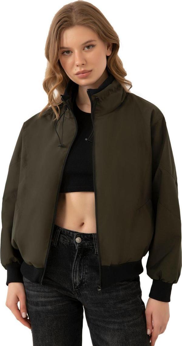 Spor Kadın Dik Yaka Su ve Rüzgar Geçirmez Oversize Crop Mevsimlik Yağmurluk Rüzgarlık - Image 1