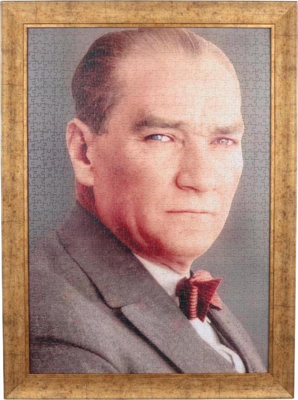 Sera Oyun Aletleri Mustafa Kemal Atatürk Lüks Çerçeveli Asılabilir 1000 Parça Hazır Puzzle 68*48 Cm -Ahşap Renk Çerçeve - Image 1