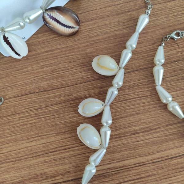 Doğal Deniz Kabuğu (Cowrie) ve İnci Görünümlü Boncuk Bileklik - 578 - Image 1