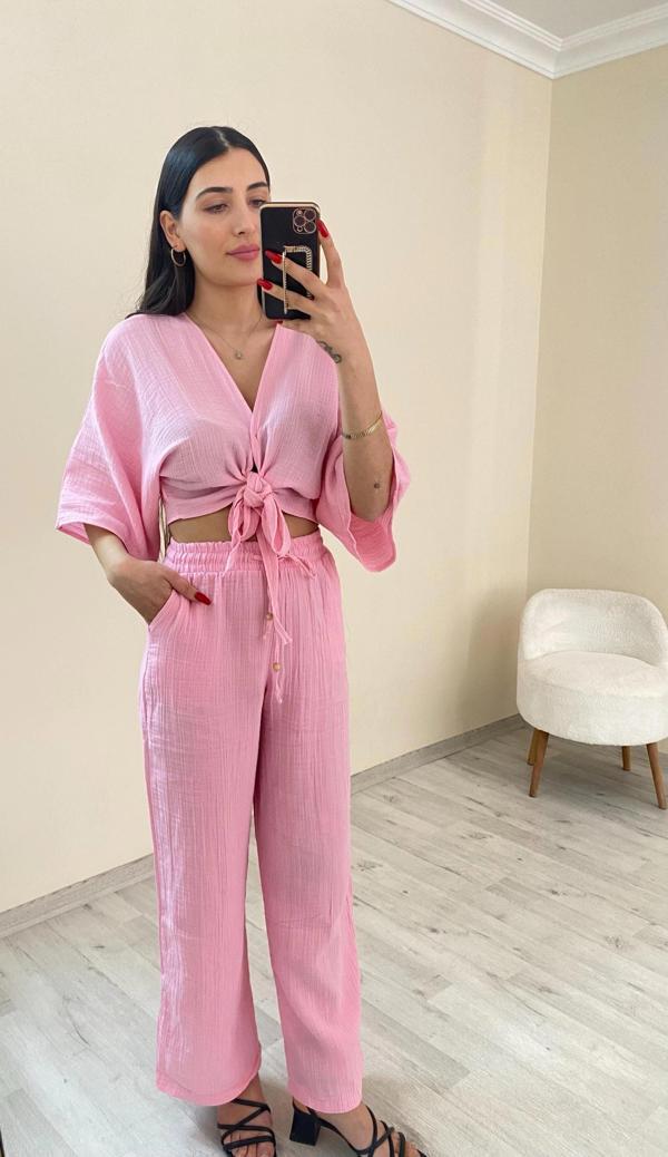 Pembe Müslin İkili Takım – Bağlamalı Crop Üst & Yüksek Bel Pantolon - Image 1