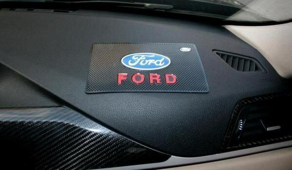 Ford Torpido Kaydırmaz Ped - Image 1
