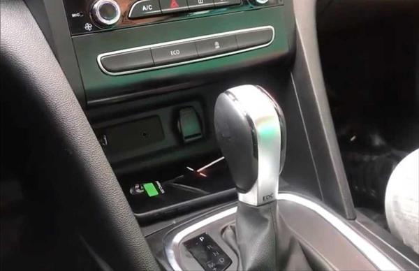 Renault Megane 4 2016 + Uyumlu Kablosuz Şarj Standı - Image 1