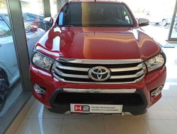 Toyota Hilux Revo 2016-2019 Far Çerçevesi Kaplama Siyah - Image 1