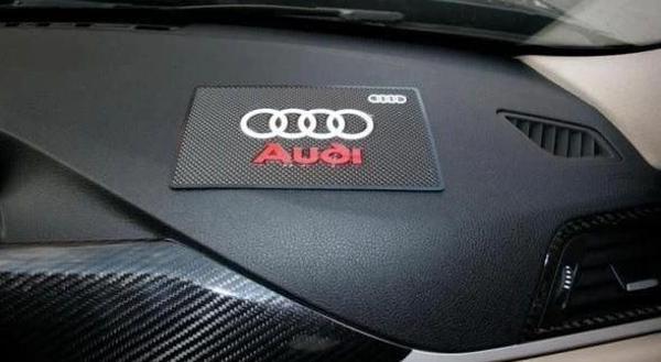 Audi Torpido Kaydırmaz Ped - Image 1